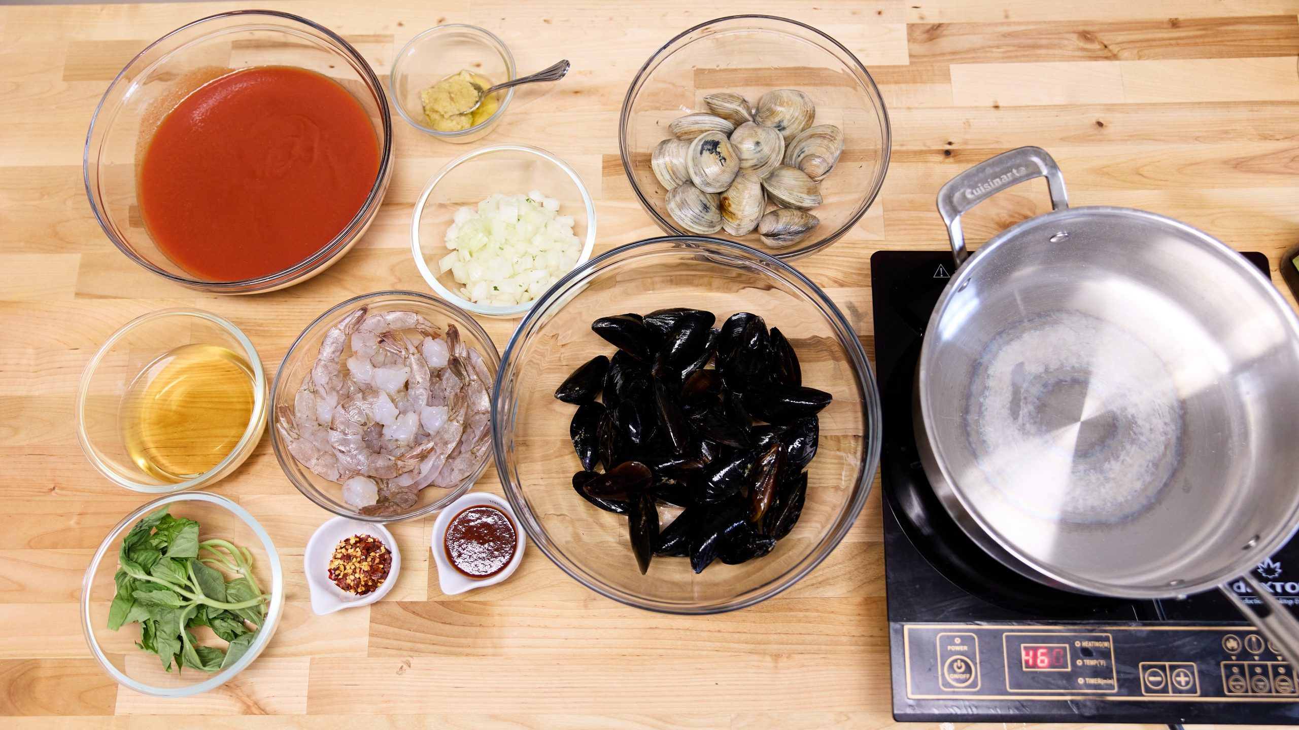 A quick and easy Seafood Fra Diavolo dish with 3 types of seafood 3 Seafood Fra Diavolo Preparation