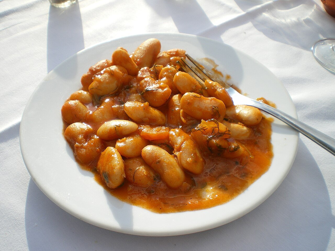 Gigantes plaki Greek giant baked beans